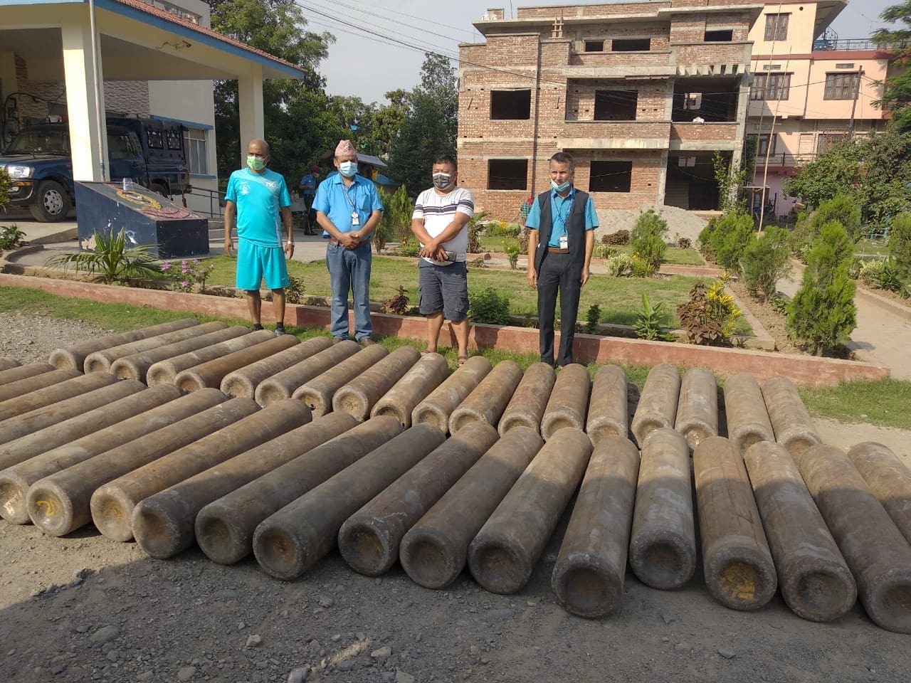 चौधरी उद्योग ग्रामद्वारा ४० थान अक्सिजन सिलिन्डर रिफिल गरि जिल्ला प्रशासनलाई हस्तान्तरण