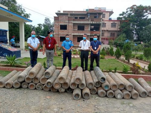 चौधरी उद्योग ग्रामद्वारा थप ४० थान रिफिल गरिएको अक्सिजन सिलिन्डर जिल्ला प्रशासनलाई  हस्तान्तरण