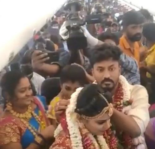 कोभिड भारत: प्रतिबन्ध छल्न आकाशमै विवाह