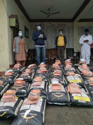 हुप्सेकोटका विपन्न समुदायलाई “फिड द हङ्री”को खाद्यान्न  सहयोग