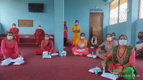 गैडाकोट-१५ शितल टोलमा स्वास्थ्य सामाग्री वितरण