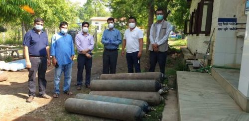 कोभिड-१९ अनुगमन समिति नवलपुरद्वारा जिल्ला अस्पताललाई २५ थान सिलिन्डर हस्तान्तरण