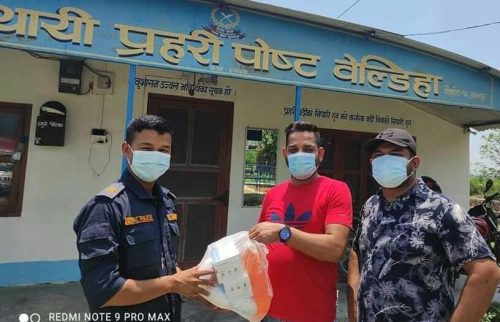 तरुण नेता पौडेलद्वारा अस्थायी प्रहरी पोस्ट बेल्डियामा स्वास्थ सामाग्री सहयोग ।।
