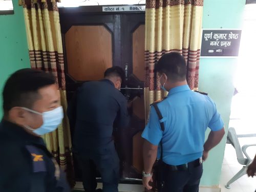 देवचुलीमा लगाईएको ताला फोडियो