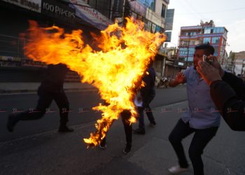 उपप्रधानमन्त्री राजेन्द्र महतोको पुतला दहन (११ तस्बिर)