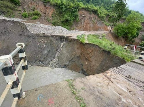 कालीगण्डकीको डेढगाउँ पुल भासियो, आउजाउ बन्द