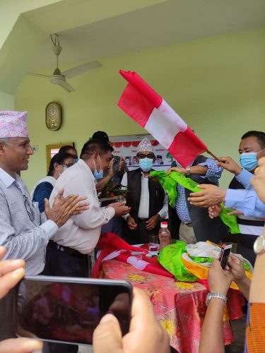 प्राकृतिक चिकित्सालय रजहरका अध्यक्ष सहित १८ जना कांग्रेसमा प्रवेश