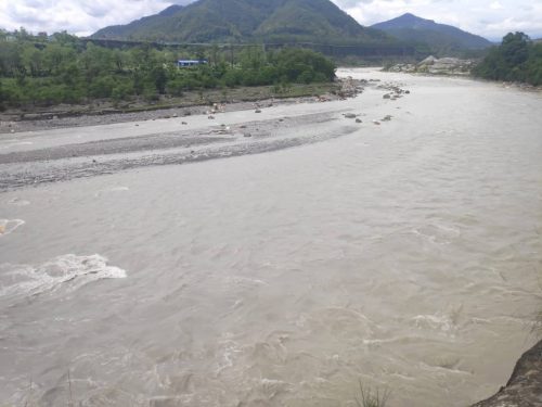 टिकटक बनाउने क्रममा सेती नदिमा खसेर  युवती बेपत्ता