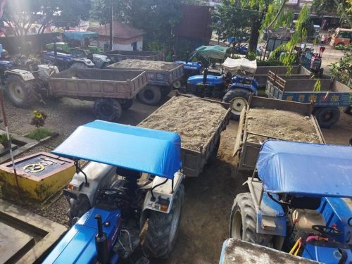 मध्यरातमा नदिजन्य पदार्थ उत्खनन गर्ने २८ ट्रयाक्टर पक्राउ
