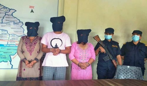 बलात्कारमा फसाइदिन्छु भन्दै ५० लाख रुपैयाँ माग्ने ३ महिला पक्राउ