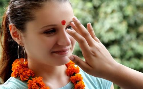 निधारमा तिलक वा चन्दन लगाउनुका वैज्ञानिक कारण