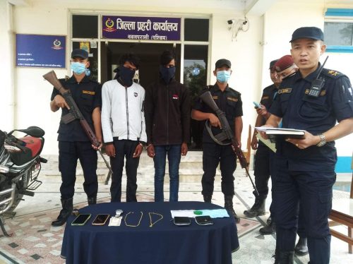 सुनको सिक्री चोरी गरि फरार दुई जना पक्राउ