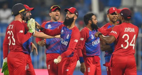 इङ्ल्यान्ड टी–ट्वान्टी विश्वकप क्रिकेटको सेमिफाइनलमा