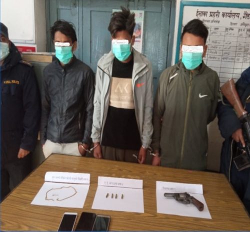 सुनको सिक्री लुटेर भाग्न खोज्ने हतियार सहितका गिरोह अमरापुरीबाट पक्राउ