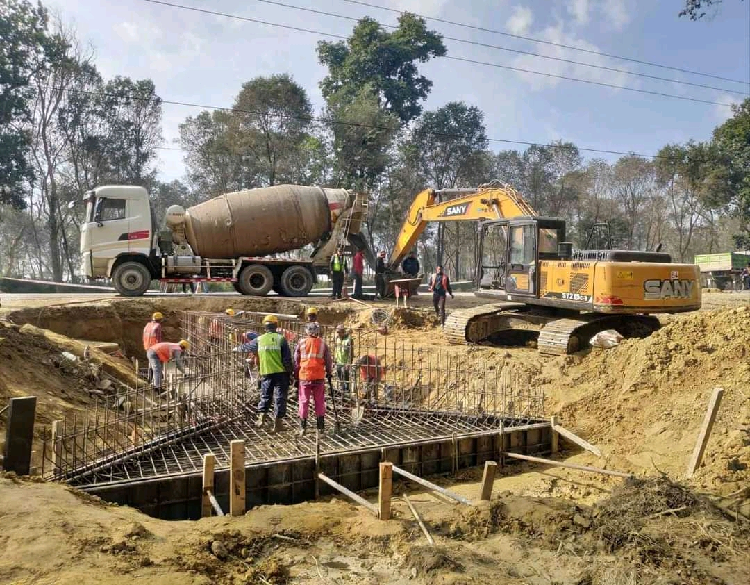 आयोजनाको अवधी ७ महिना बाकी हुँदा नारायणघाट बुटवल सडक अलपत्र अवस्थामा