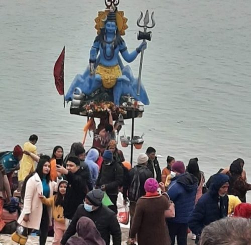 माघे संक्रान्तिमा त्रिवेणीधाममा घुइचोे