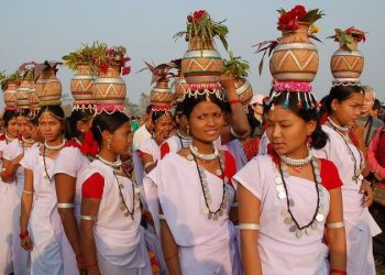 थारु समुदायले नयाँ वर्षका रूपमा माघी पर्व मनाउँदै