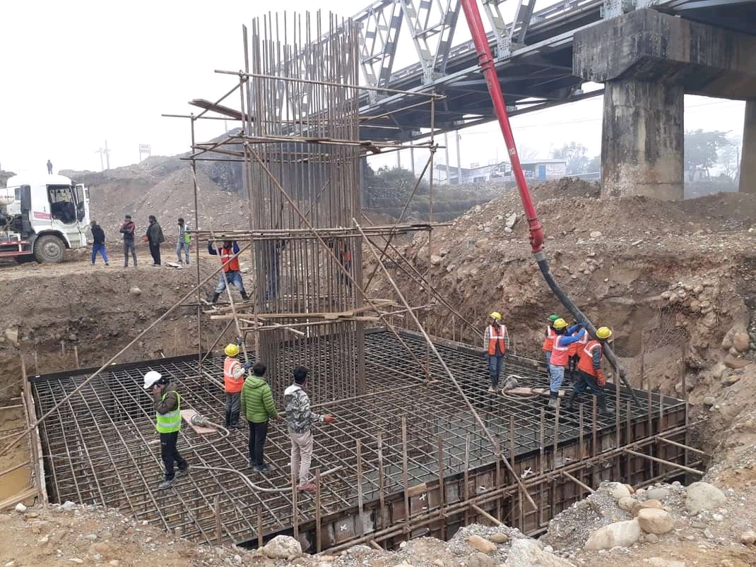 बुटवल नारायणघाट सडक: ठूला पुलको काम कछुवा गतिमा