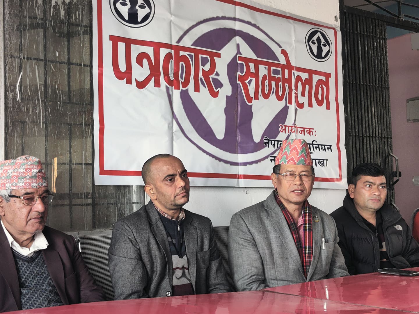 सडकमा प्रदर्शन गरेर माओवादी र नेकपा एसले राजनीतिक बेइमानी गरे : उपसभापति गुरुङ