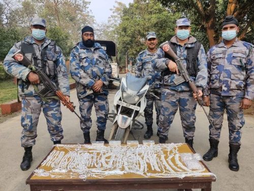 सशस्त्र प्रहरीद्वारा पौने ९ लाख मुल्य बराबरको चाँदी बरामद