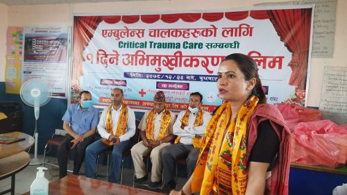नवलपुरका एम्बुलेन्स चालकलाई अभिमुखीकरण तालिम