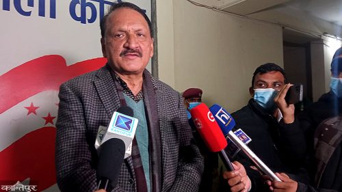एमाले अध्यक्ष ओलीले निर्वाचन आचारसंहिताको धज्जी उडाएको कांग्रेस प्रवक्ता महतको आरोप