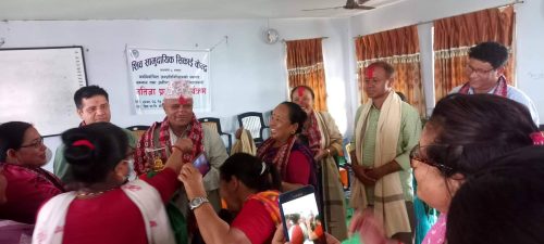 जन्मदिनको अवसरमा वडाध्यक्षद्वारा सिकाई केन्द्रलाई सहयोग