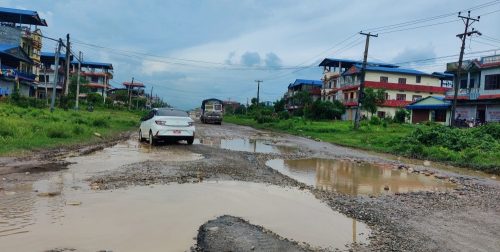 चाईना कम्पनीले सडक अलपत्र पार्दा दुर्घटनाको जोखिम बढदो, एक महिनामा ४० बढि घाईते ३ जनाको मृत्यु