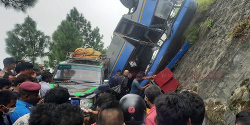 मकवानपुरमा बस दुर्घटना ६ जनाको ज्यान गयो