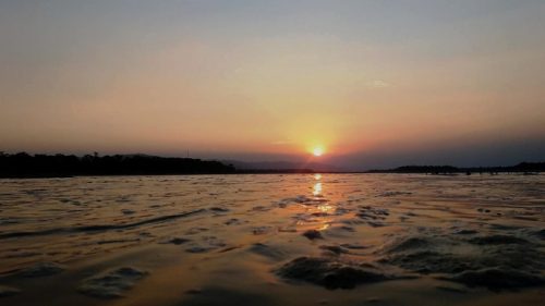 पर्यटक कुर्दै चितवनको गोलाघाट