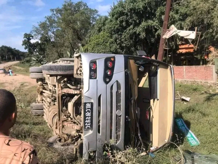 लोकाहामा बस दुर्घटनाहुँदा २ जना घाईते