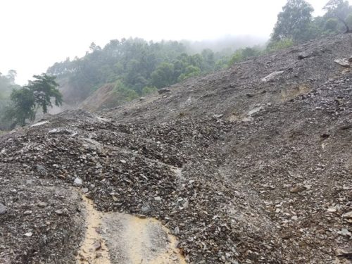 पुर्वी नवलपरासीमा सडक अवरुद्ध