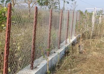 नवलपुरको मध्यविन्दुमा विद्युतीय तारबारः स्थानीय भन्छन्ः ‘अब ढुक्कले बस्न पाइने भयो’