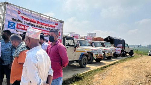 भुक्तानी नपाएका ठेकेदारद्वारा कावासोतीमा रहेको चिनियाँ ठेकेदार कम्पनीको कार्यालय घेराउ