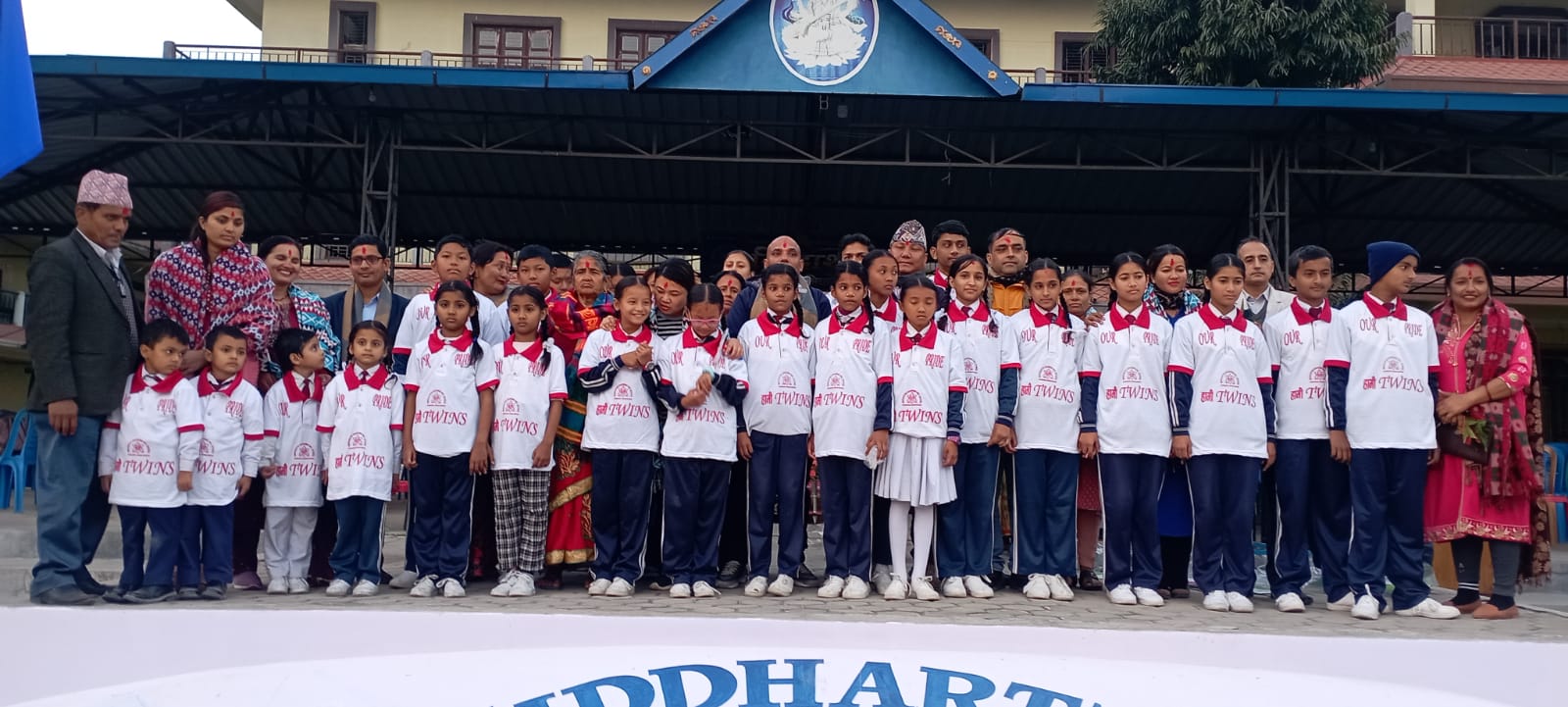 दुर्लभ संयोग : एउटै विद्यालयमा १३ जोडी जुम्ल्याहा विद्यार्थी !