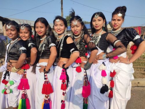 थारू समुदायले आज धुमधामका साथ माघीपर्व मनाउँदै