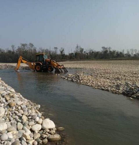 नवलपुर टाईम्स समाचार प्रभाव : नारायणीको उत्तरी भंगालोमा पानी फर्काउन थालियो