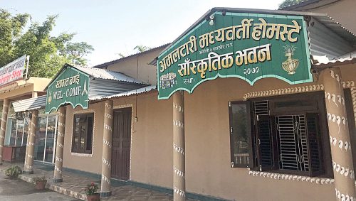 थारु संस्कृति अध्ययनको गन्तव्य बन्दै अमलटारी हाेमस्टे