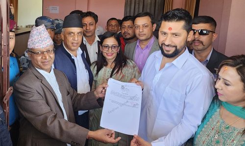 चितवन-२ मा रवि लामिछानेले गराए उम्मेदवारी दर्ता
