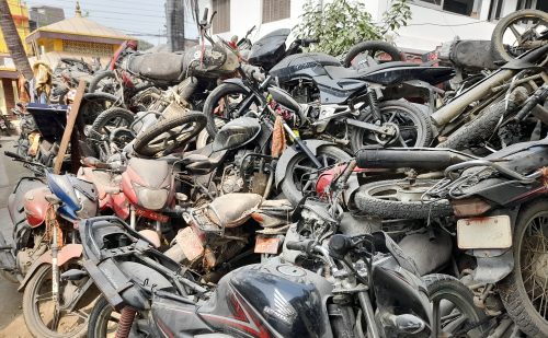 नवलपुर प्रहरीले बेच्यो ४१ लाखका सवारीसाधन