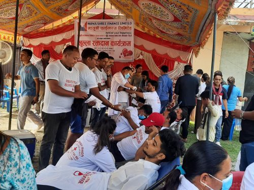 गैंडाकोटमा रक्तदान : ६५ जनाले दिए रगत