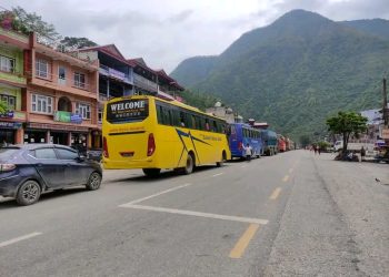 पहिरोले अवरुद्ध नारायणगढ मुग्लिन सडक १९ घण्टापछि सञ्चालनमा