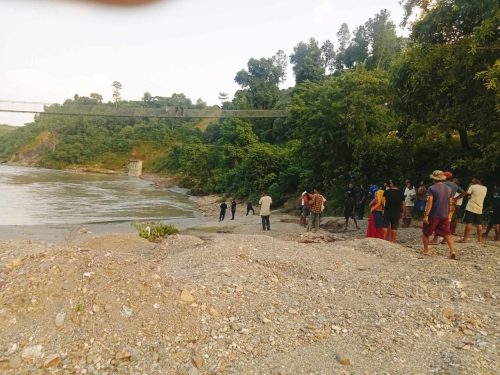 कालीगण्डकीमा पौडी खेल्न गएका बालक बेपत्ता