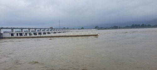 गण्डक ब्यारेजका सबै ढोका खोलियो, नारायणी नदीमा पानीको बहाव चेतावनीको तह नाघ्यो