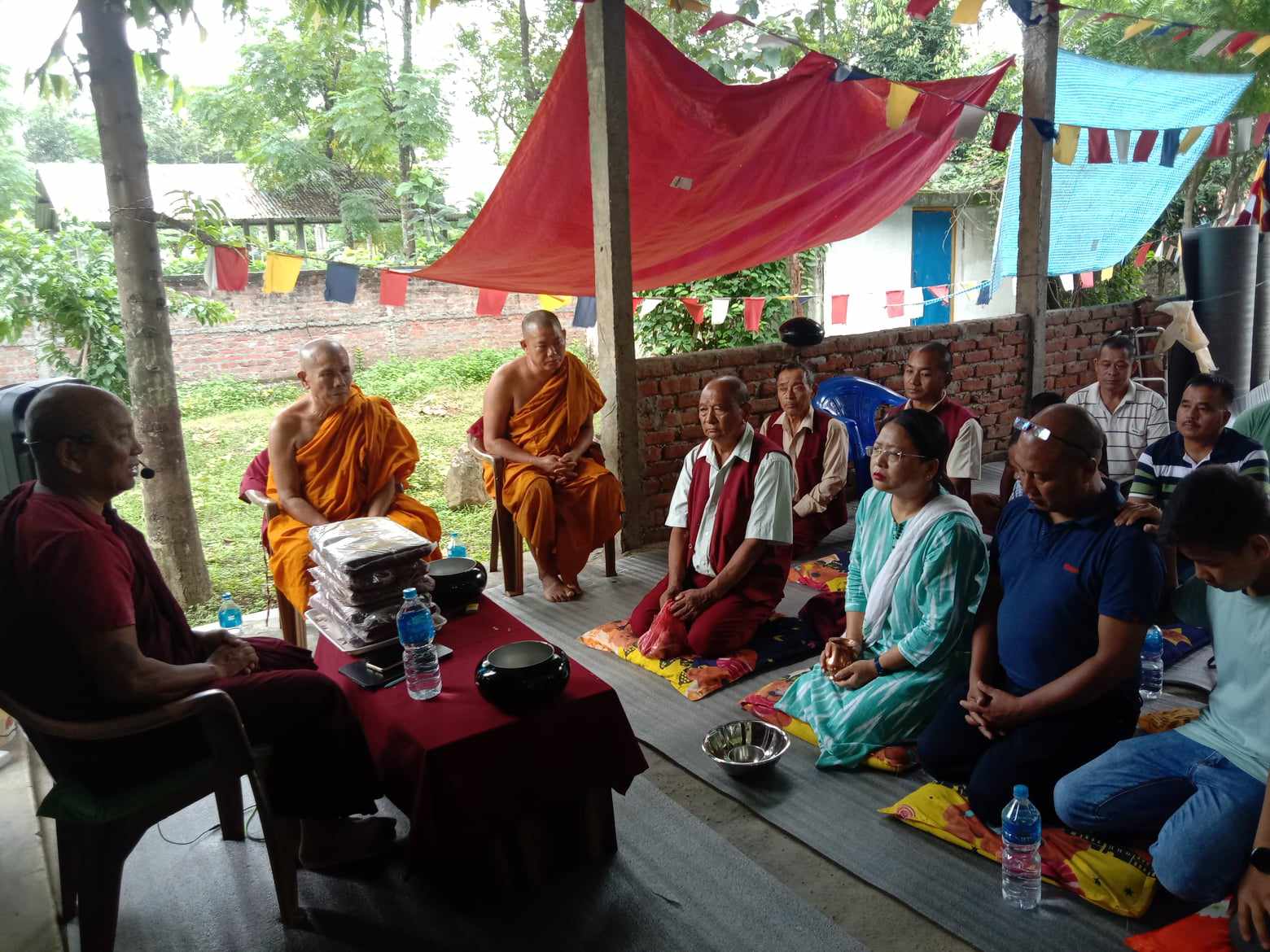 बौद्ध धर्मको त्रैमासिक वर्षावास भिक्षाटन कार्यक्रम जारी, भिक्षु विसराद भन्तेद्धारा पूजा तथा प्रवचन