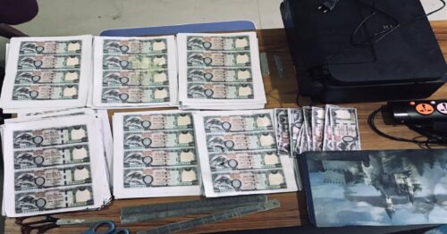 बर्दघाटबाट नक्कली नोट र नोट बनाउने मेसिनसहित दुई युवक पक्राउ