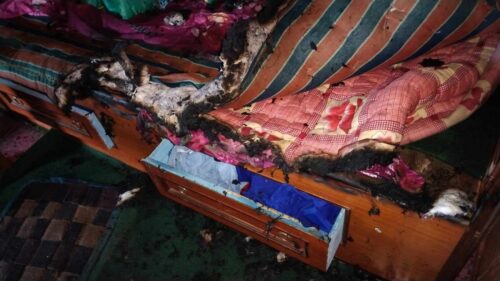 वडाध्यक्षलाई परिवार  सहित घरभित्र थुनेर घरमा लगाइयो आगो