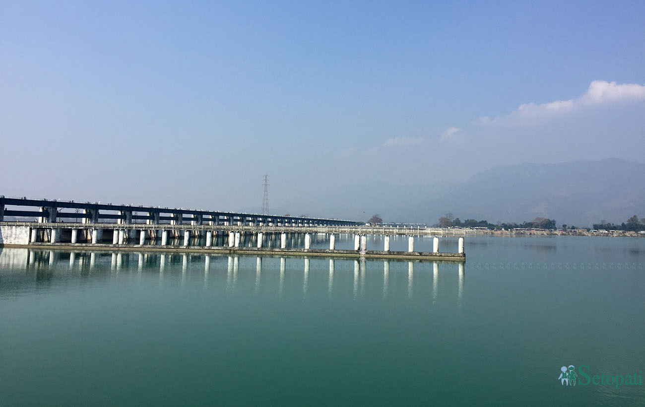 मापसे गरेका पुरुषको गण्डक बाँधबाट  खसेर मृत्यु