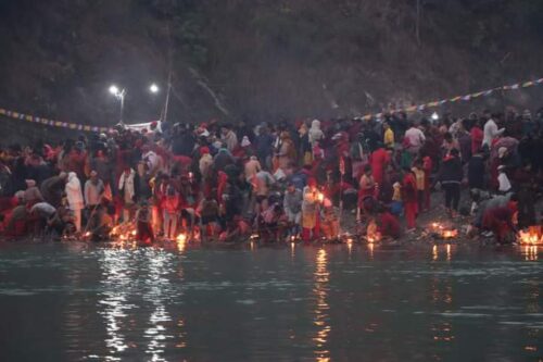 देवघाटमा स्नान गर्न भक्तजनको घुइँचो