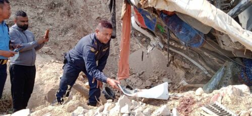 आफैले चलाएको टिपरले च्यापिएर चालकको मृत्यु